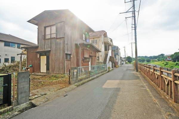 前面道路含む外観