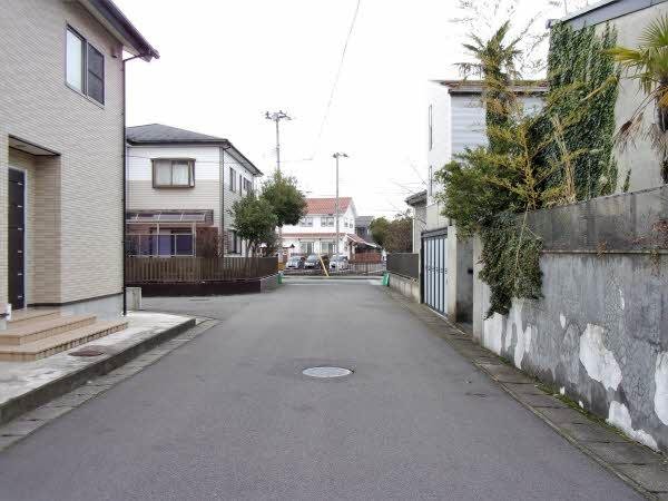 前面道路含む外観