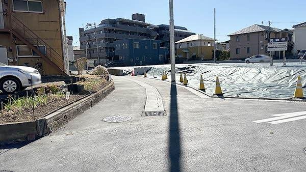 前面道路含む外観