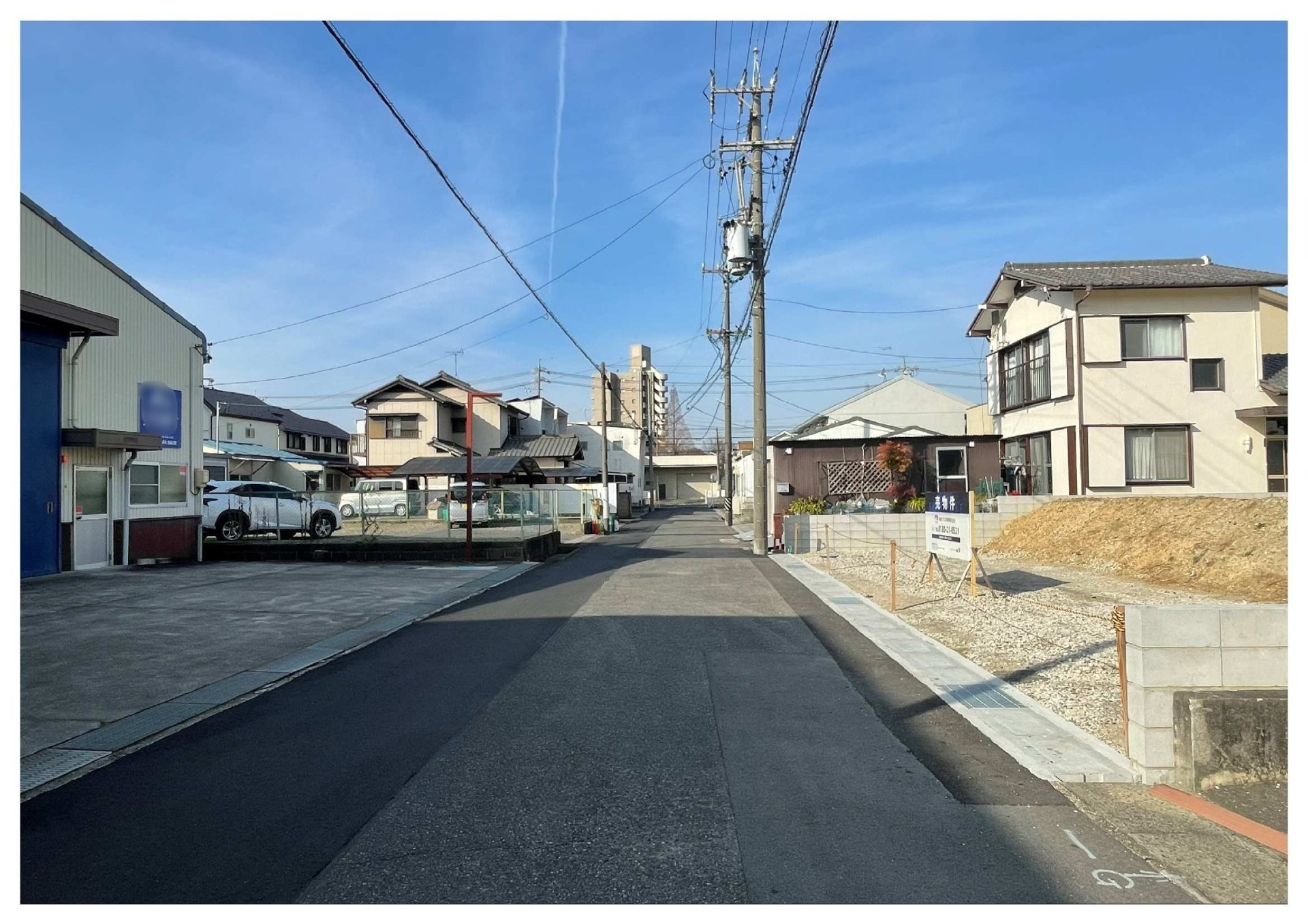 前面道路含む外観