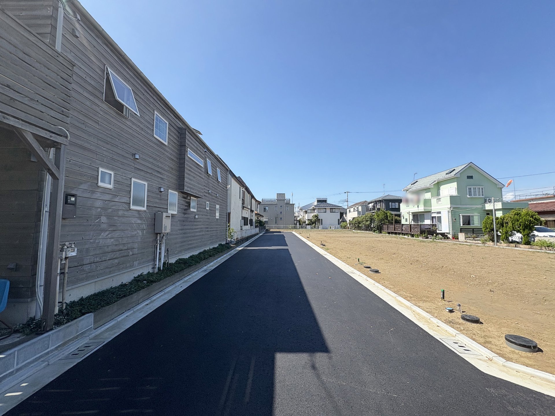 前面道路含む外観