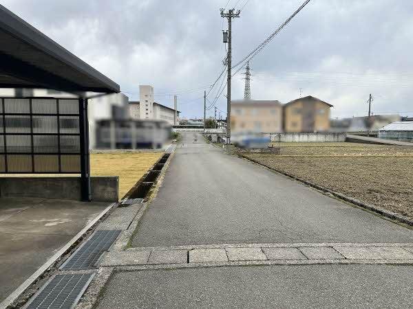 前面道路含む外観