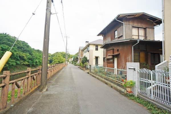 前面道路含む外観