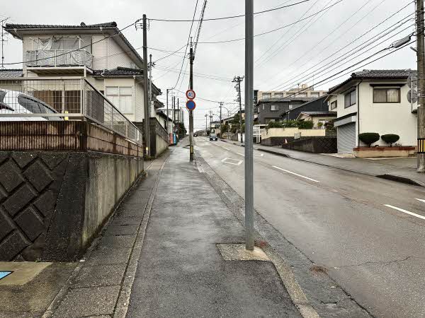 前面道路含む外観