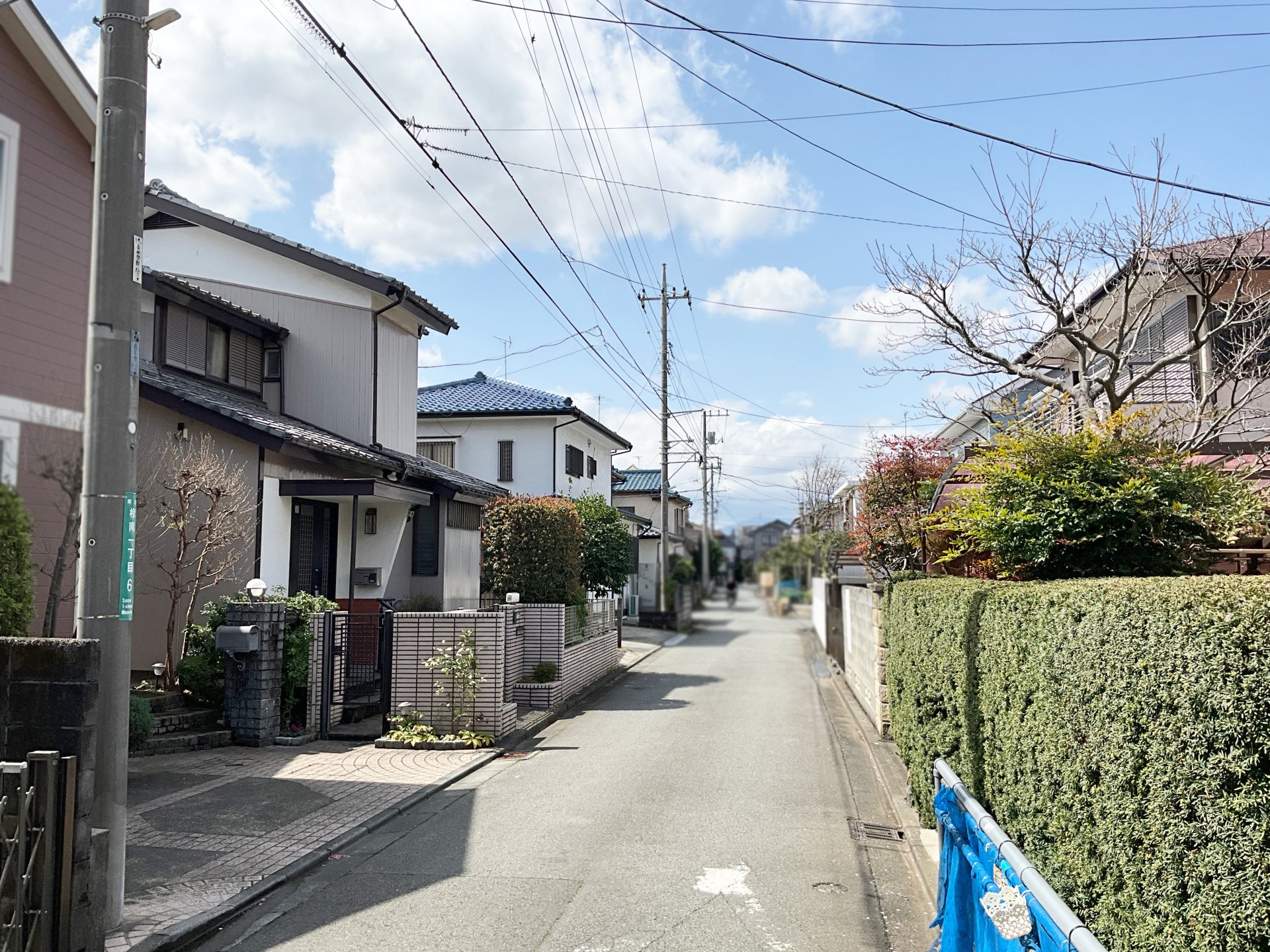 前面道路含む外観