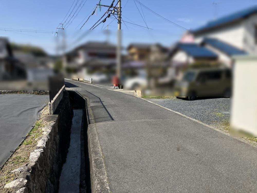 前面道路含む外観