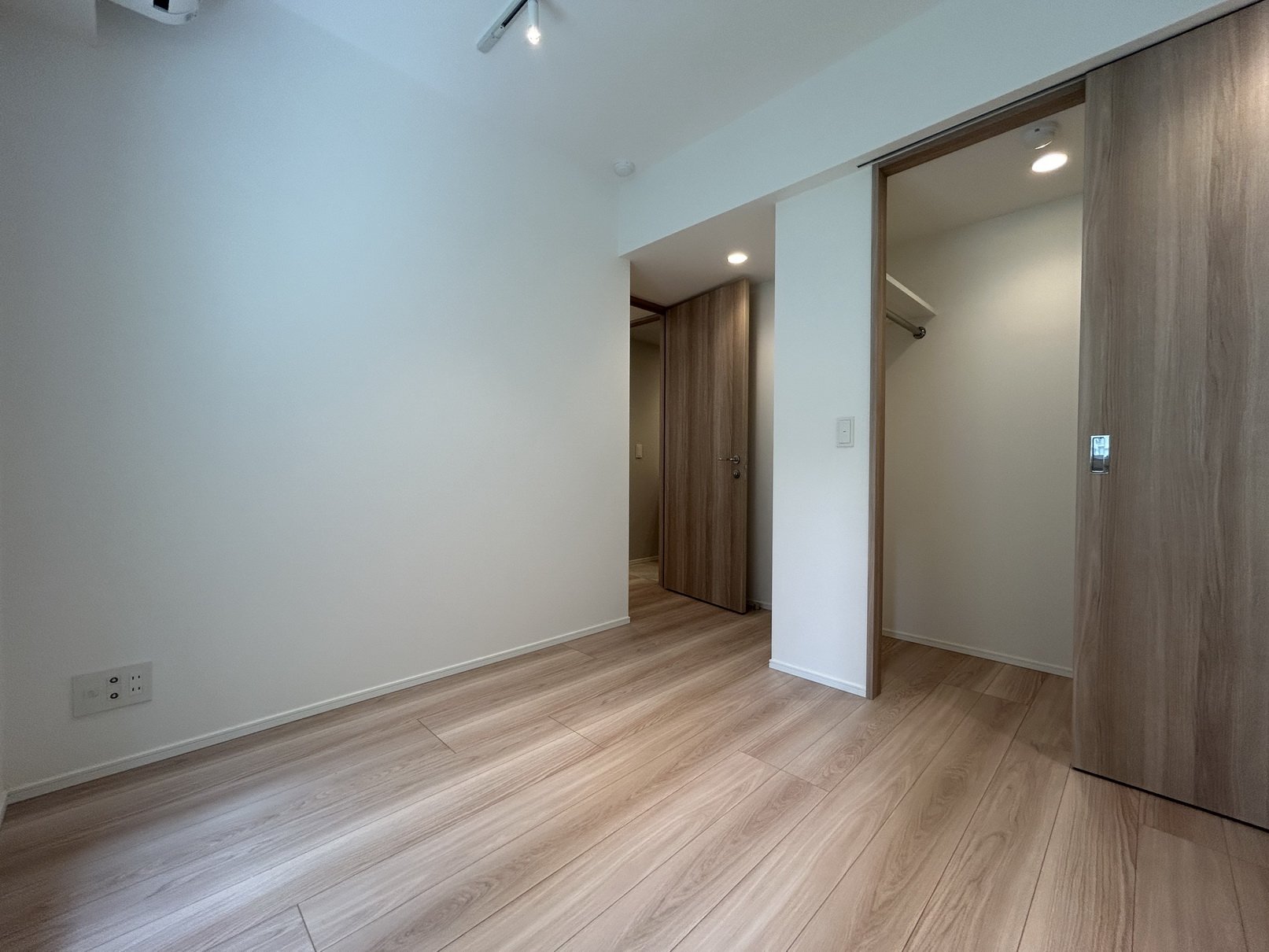 お部屋探しは株式会社 タウンハウジング までお気軽にお問合せ下さい。
クレジットカード決済・首都圏を中心直営143店舗 仲介件数全国2位の豊富な実績!諸費用・審査等・何でもご相談下さい。