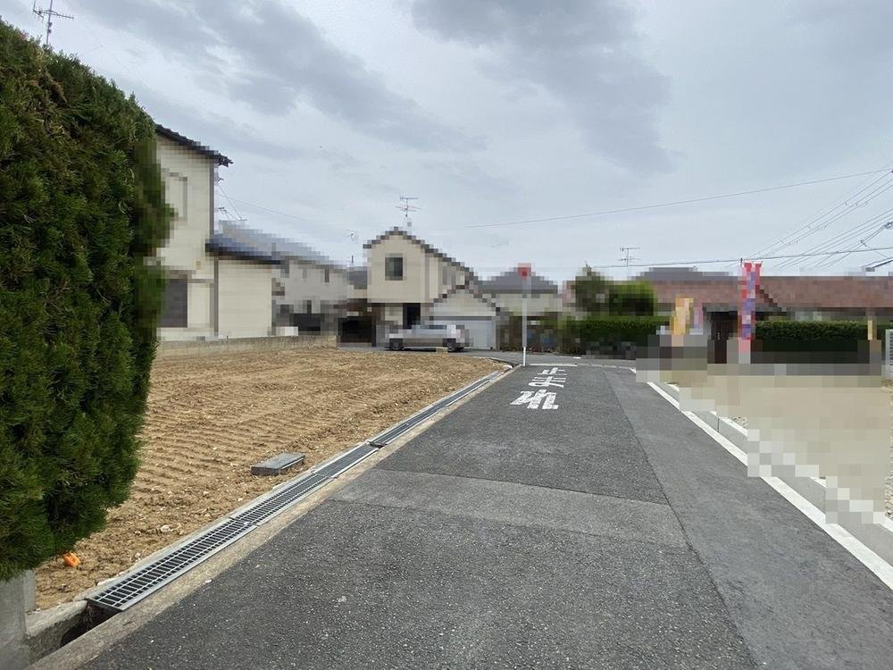 前面道路含む外観