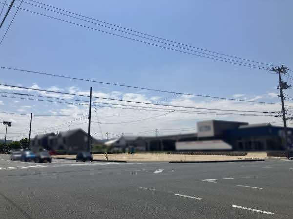 前面道路含む外観