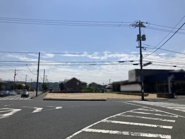 前面道路含む外観