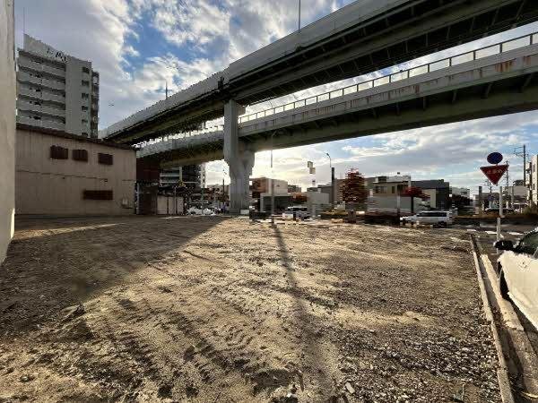 前面道路含む外観