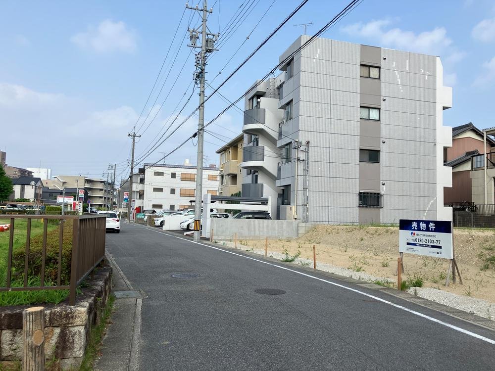 前面道路含む外観