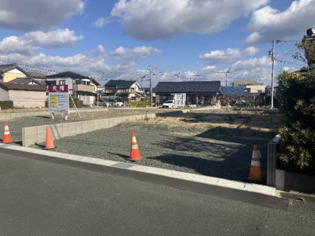 前面道路含む外観