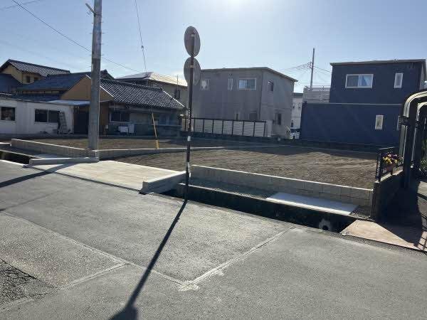 前面道路含む外観