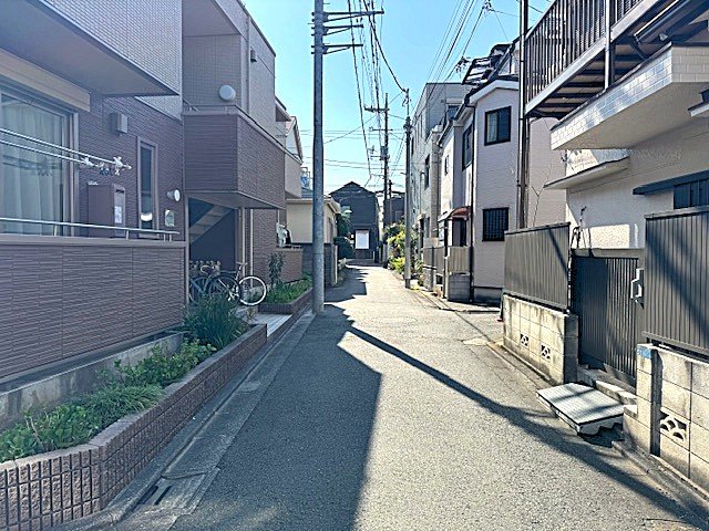 前面道路含む外観