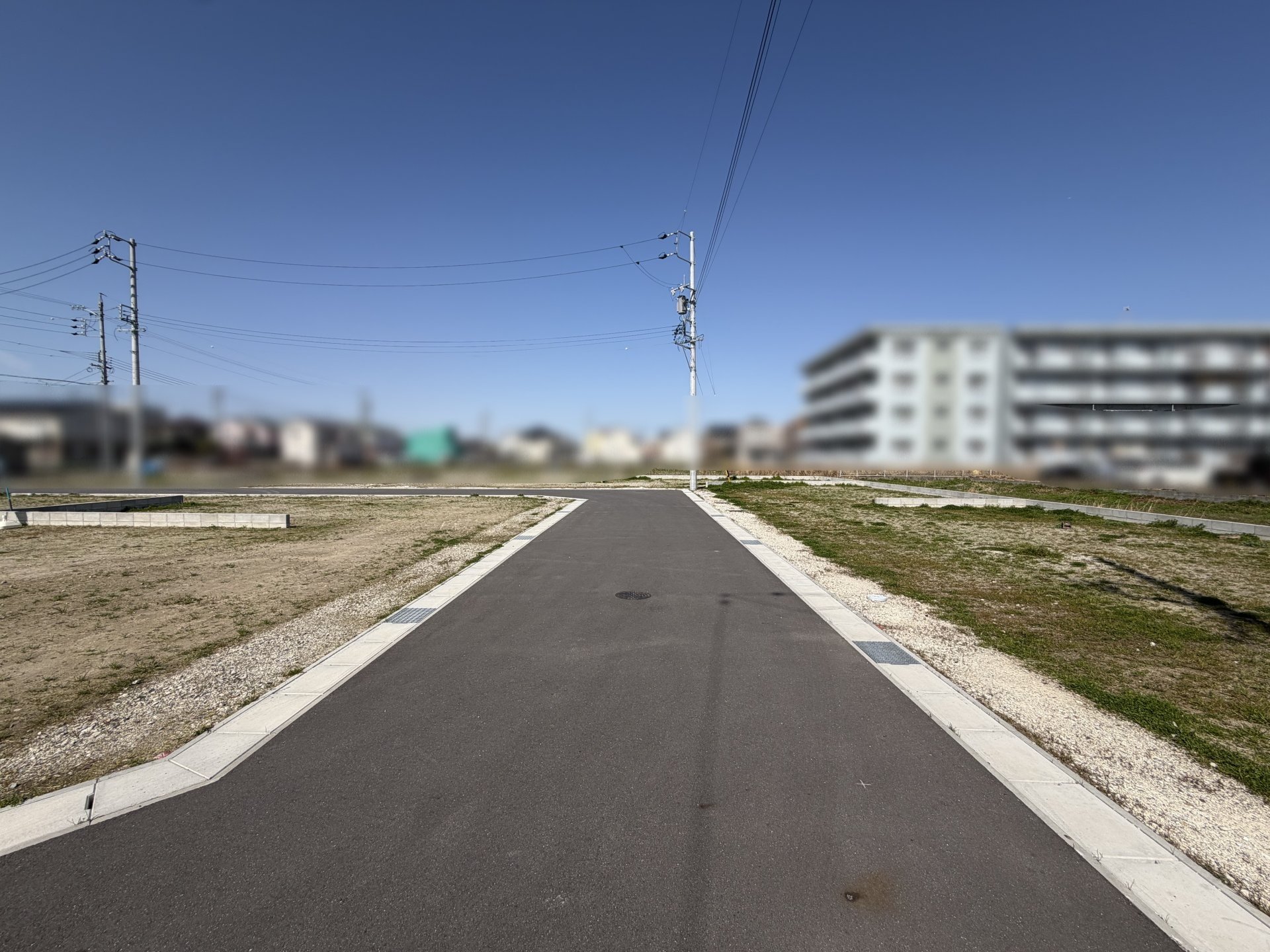 前面道路含む外観