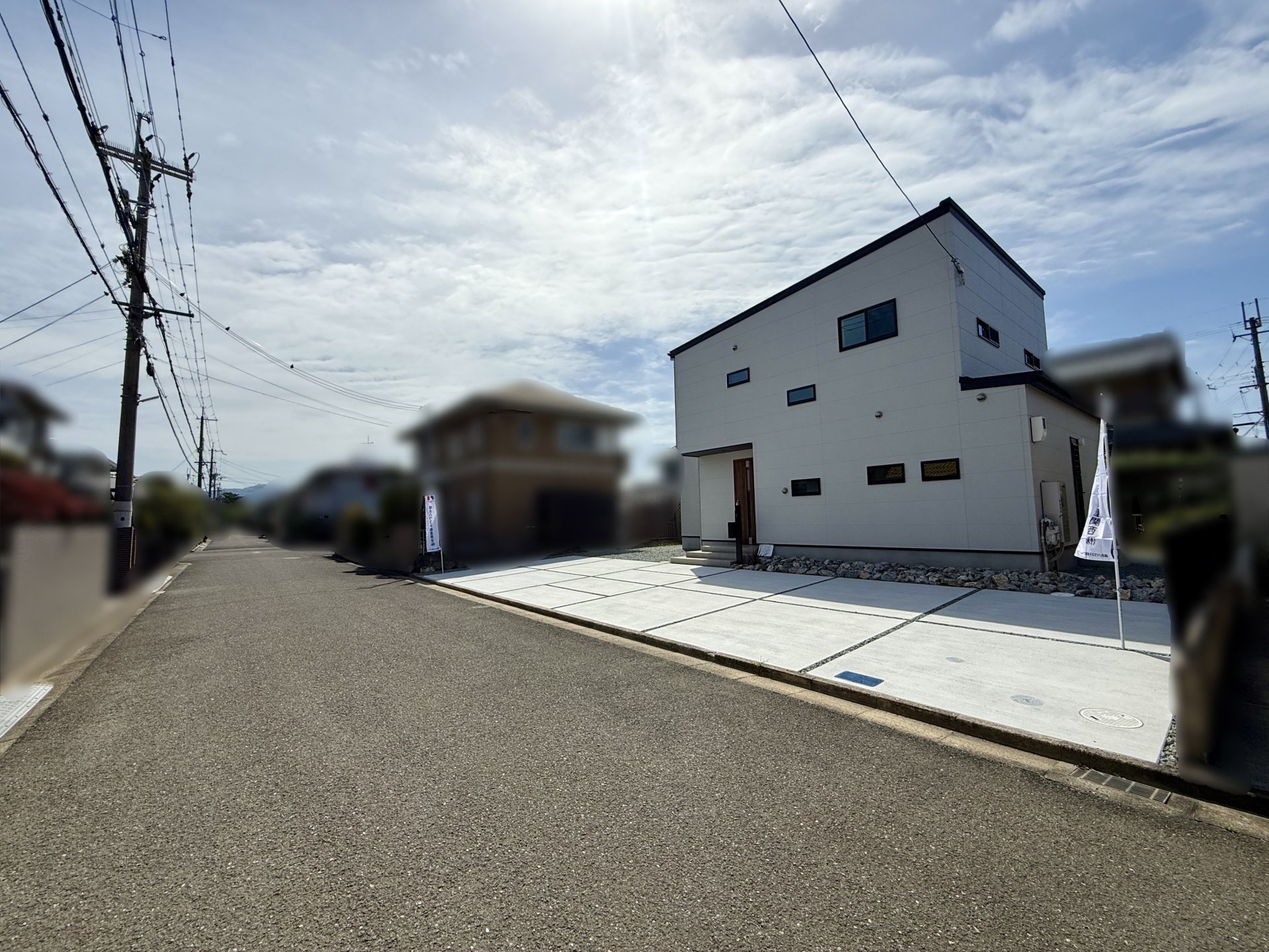 前面道路含む外観
