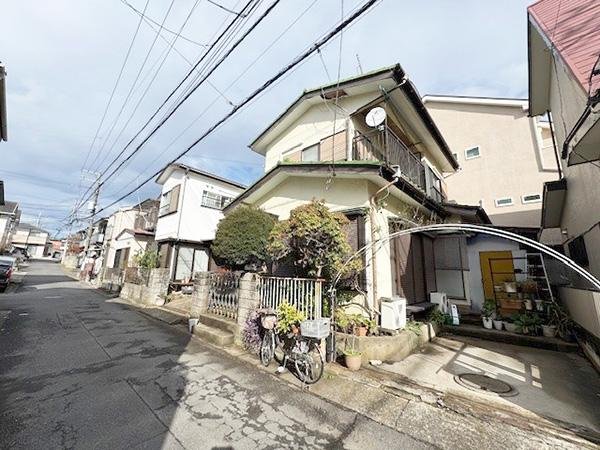 前面道路含む外観