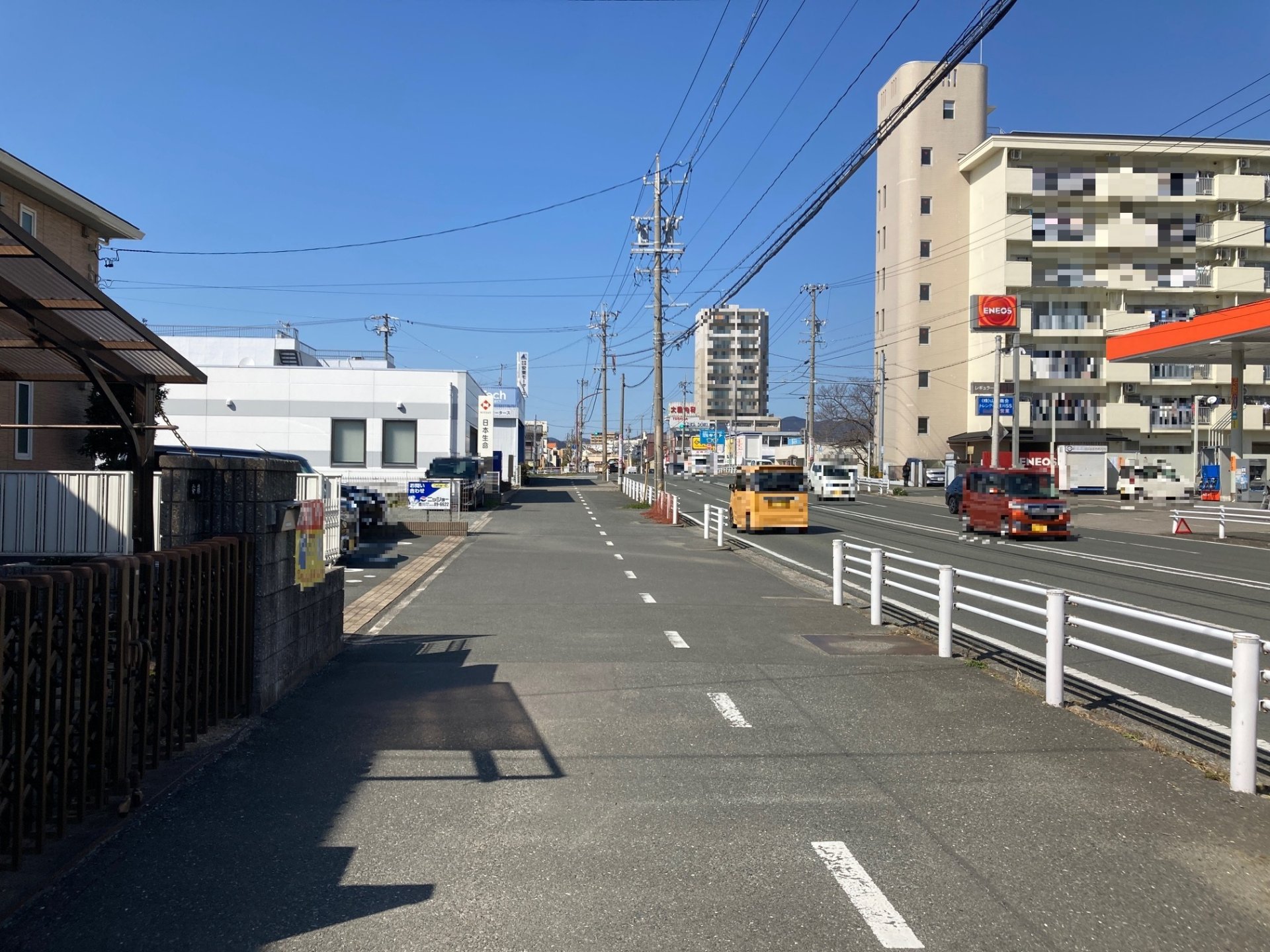 前面道路含む外観