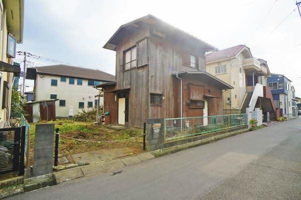 前面道路含む外観