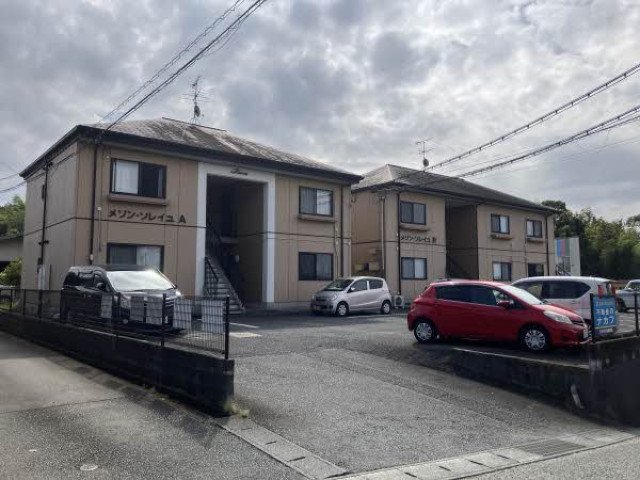 前面道路含む外観