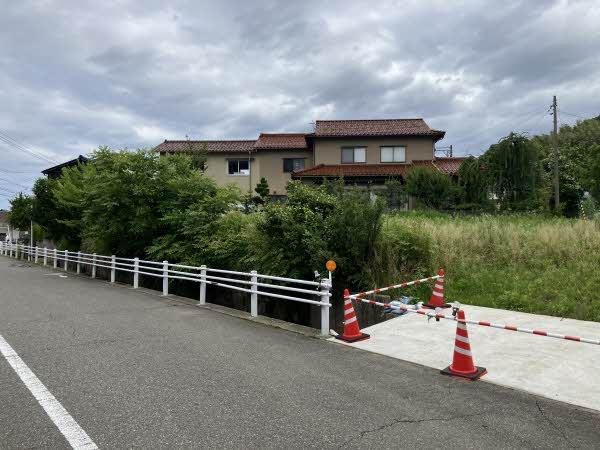 前面道路含む外観