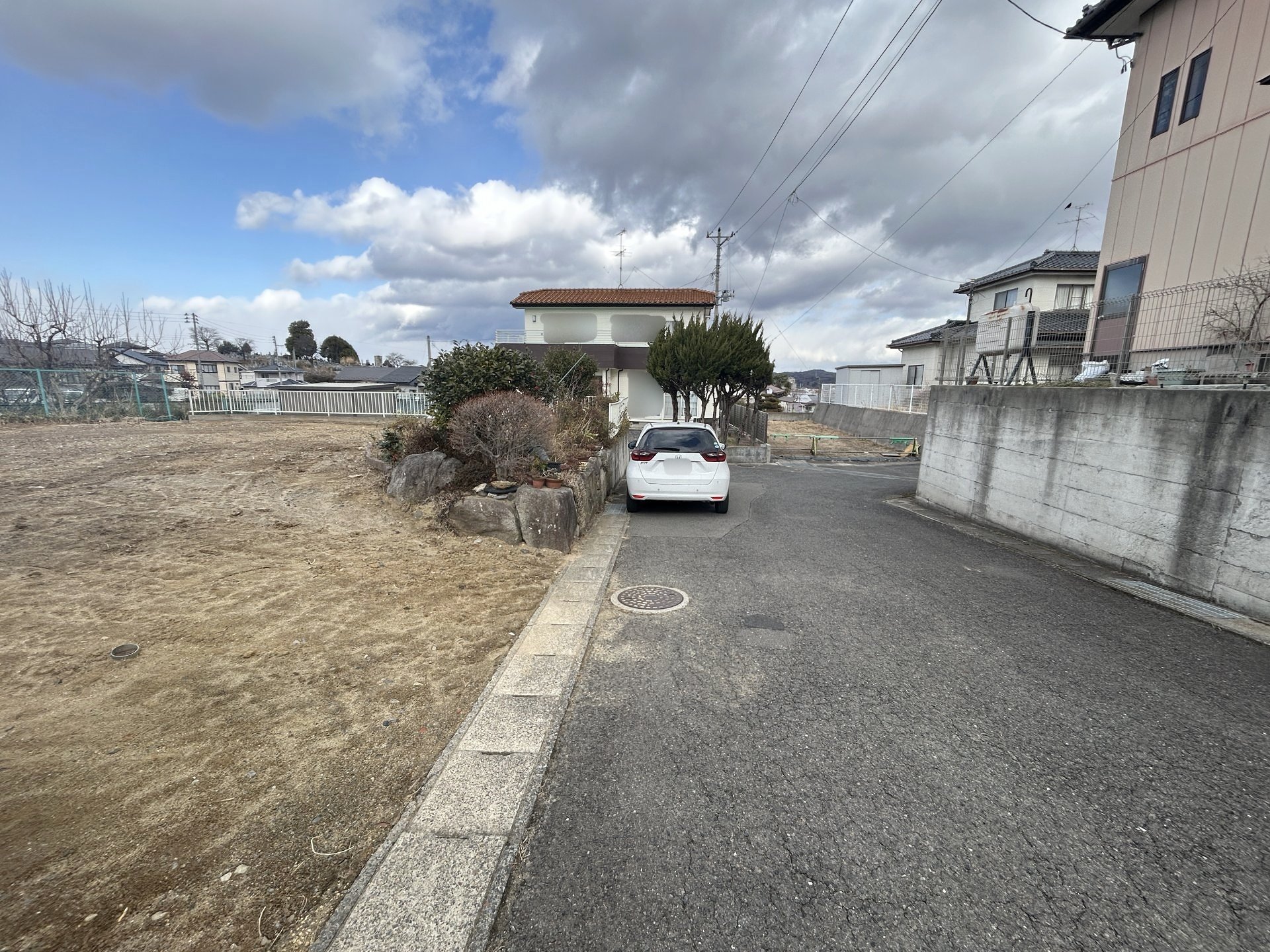 前面道路含む外観