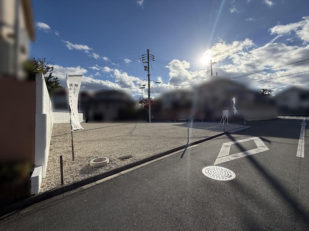 前面道路含む外観