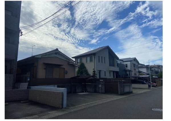 前面道路含む外観