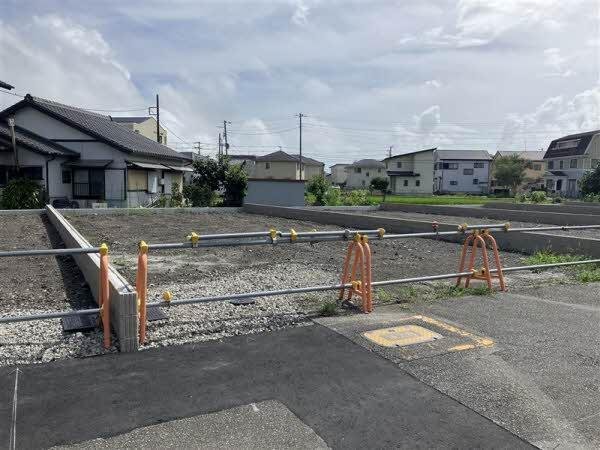 前面道路含む外観