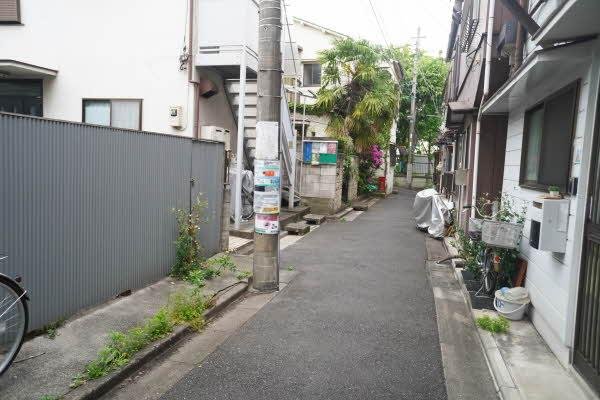 前面道路含む外観