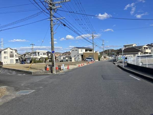 前面道路含む外観