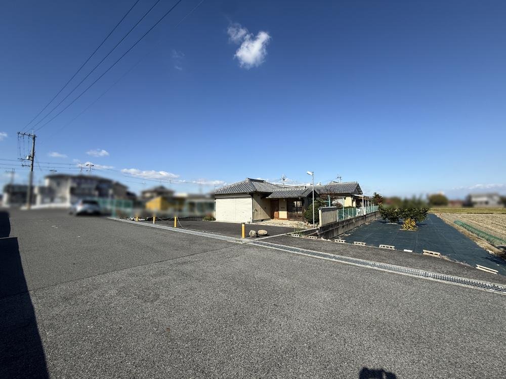 前面道路含む外観