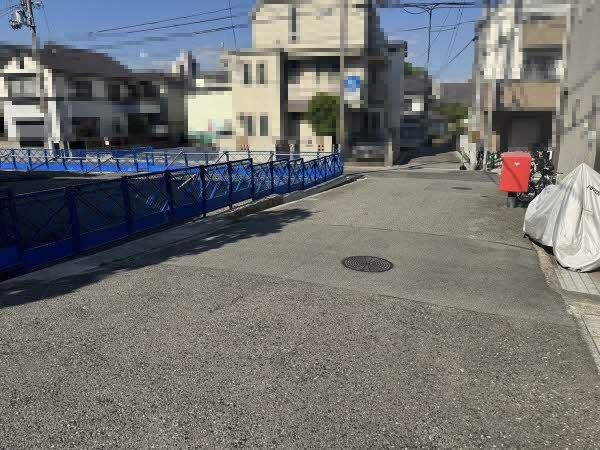 前面道路含む外観