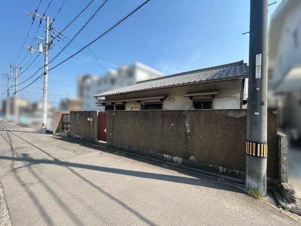 前面道路含む外観