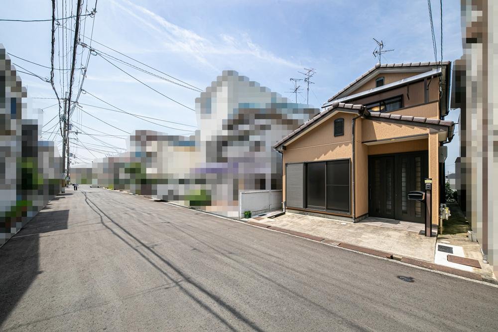 前面道路含む外観