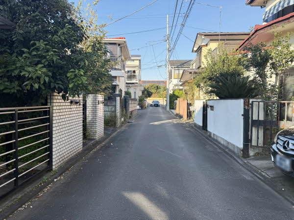 前面道路含む外観