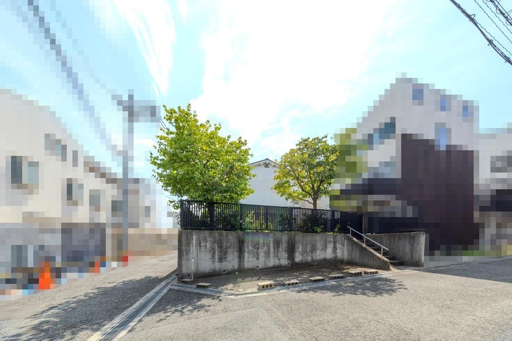 前面道路含む外観