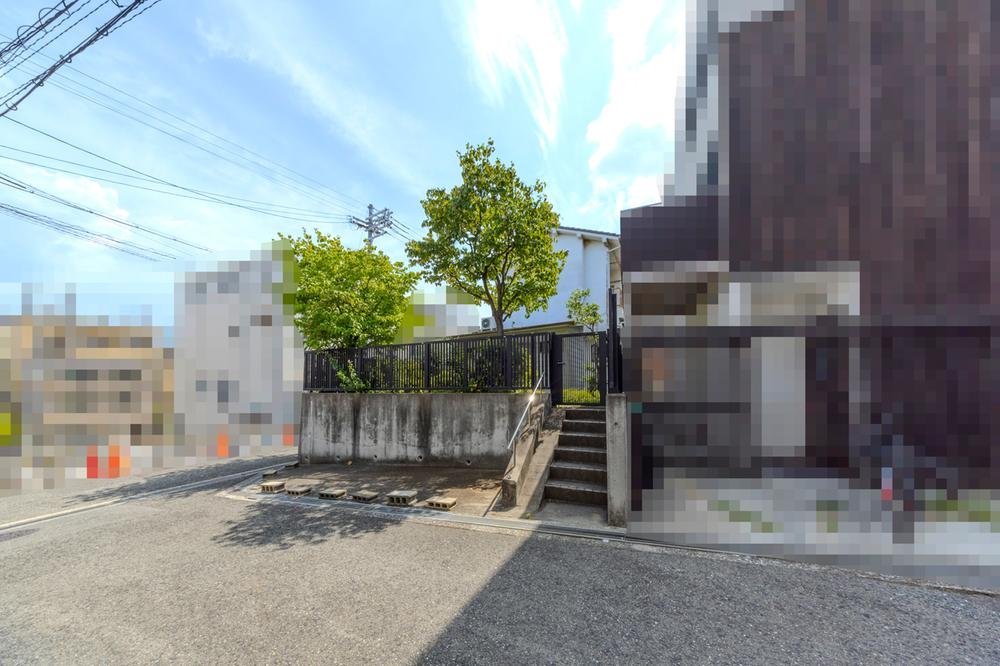 前面道路含む外観