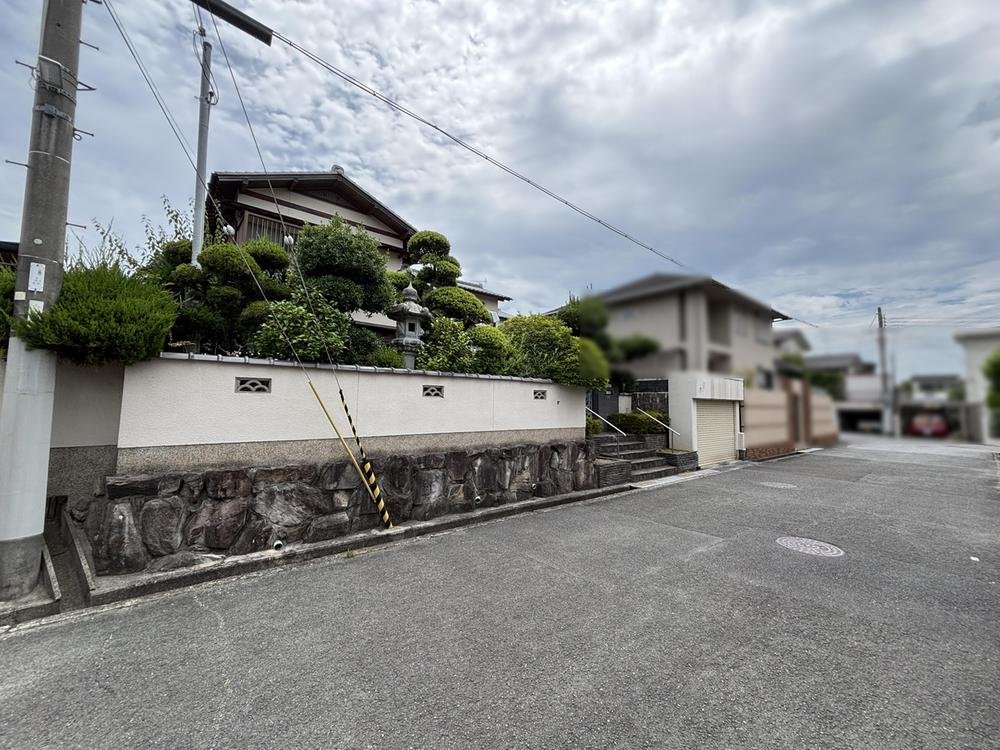 前面道路含む外観