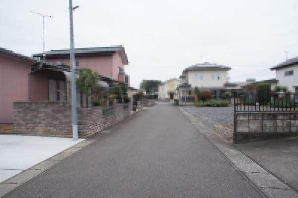 前面道路含む外観