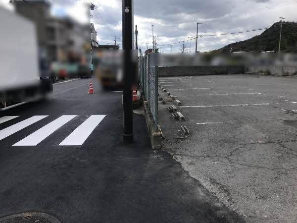 前面道路含む外観