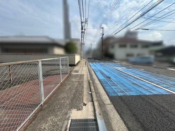 前面道路含む外観