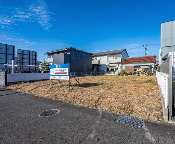 前面道路含む外観