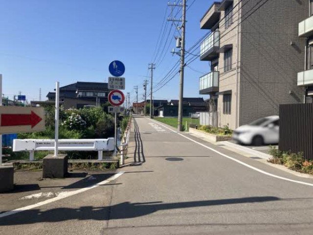 前面道路含む外観