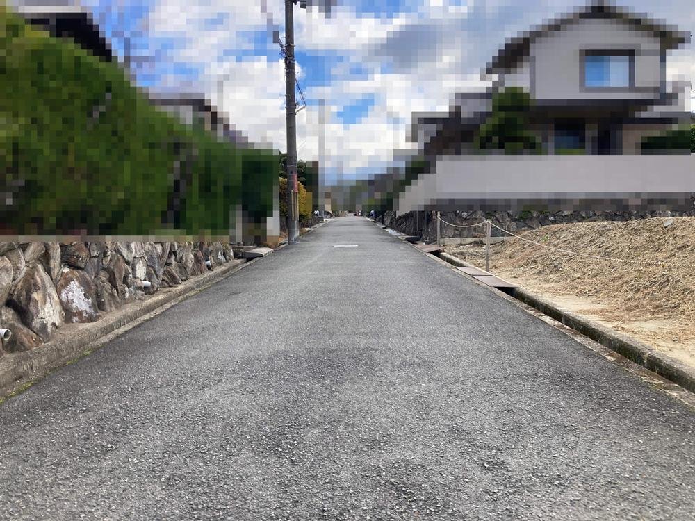 前面道路含む外観