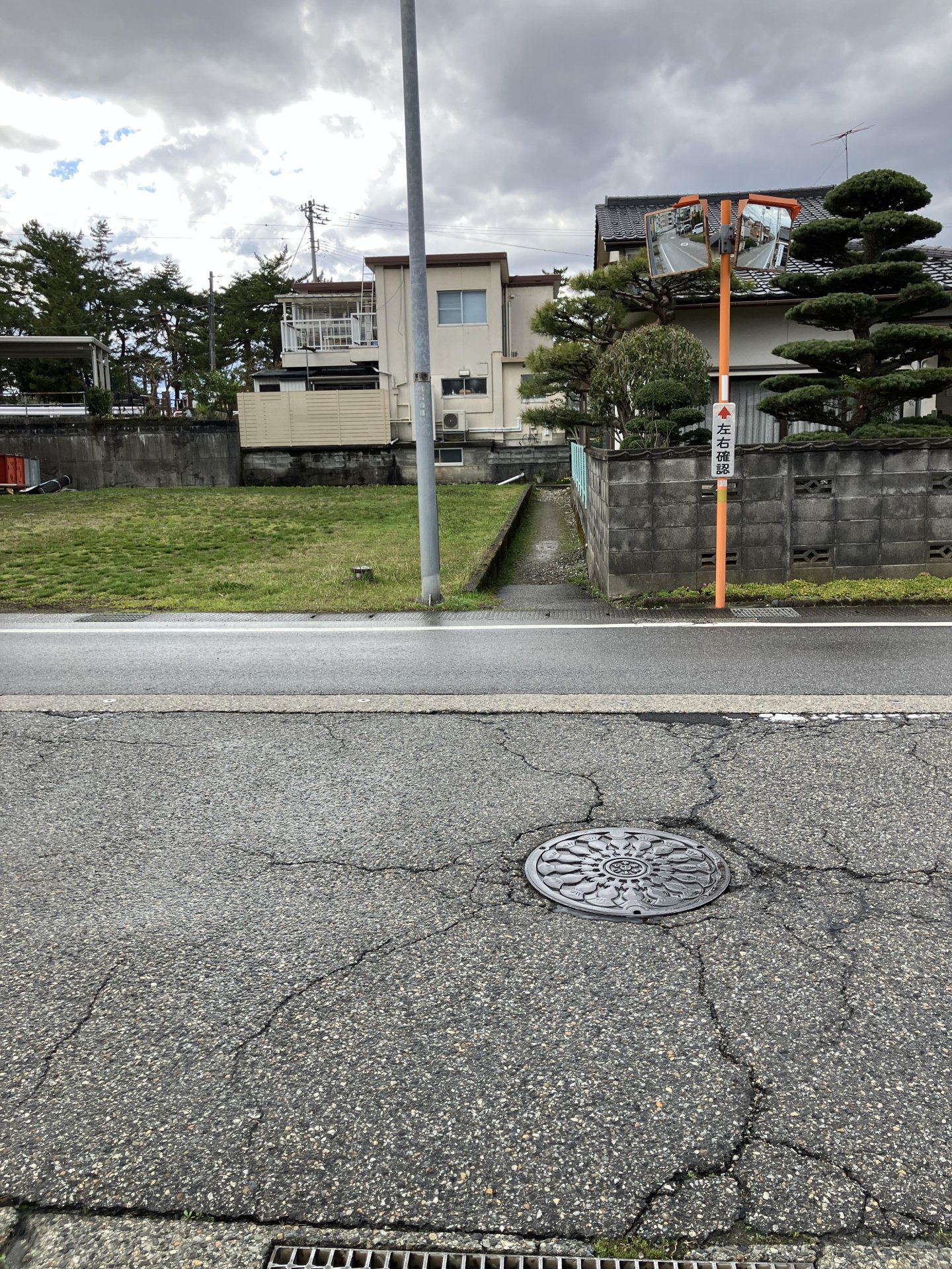 前面道路含む外観