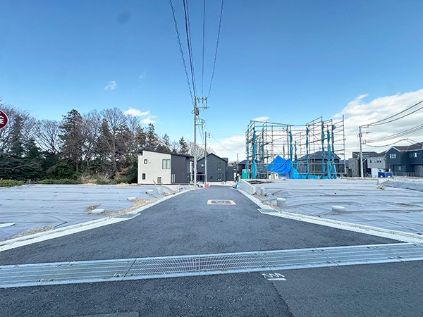 前面道路含む外観