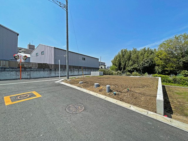 前面道路含む外観