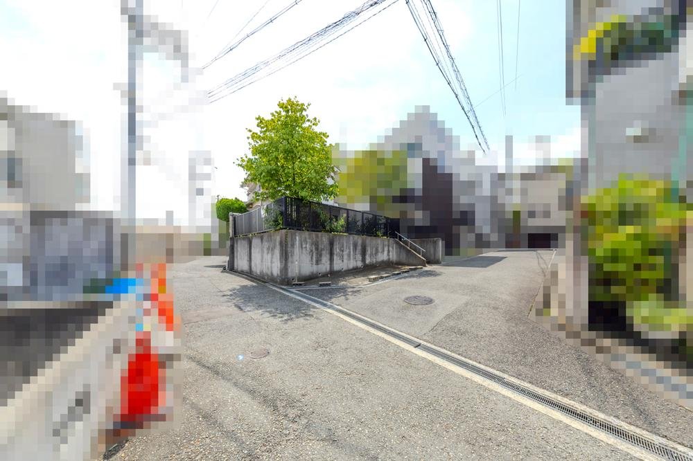 前面道路含む外観